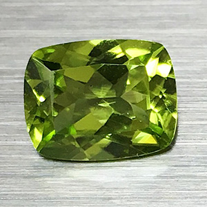 Peridot 2.34cts Antique Oval 9x7 PE032