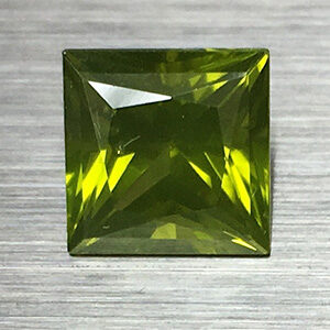 Peridot 4.55cts Princess 9 PE038