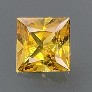 SAPPHIRE 0.69cts Princess 5  YS012