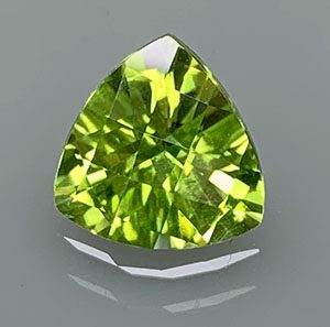 Peridot 3.49cts Trillion 9.8 Checkerboard Vivid Green PE048