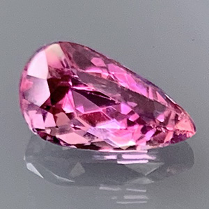 Topaz 1.54cts Pear 9.2x5.2 Hot Pink TOP010